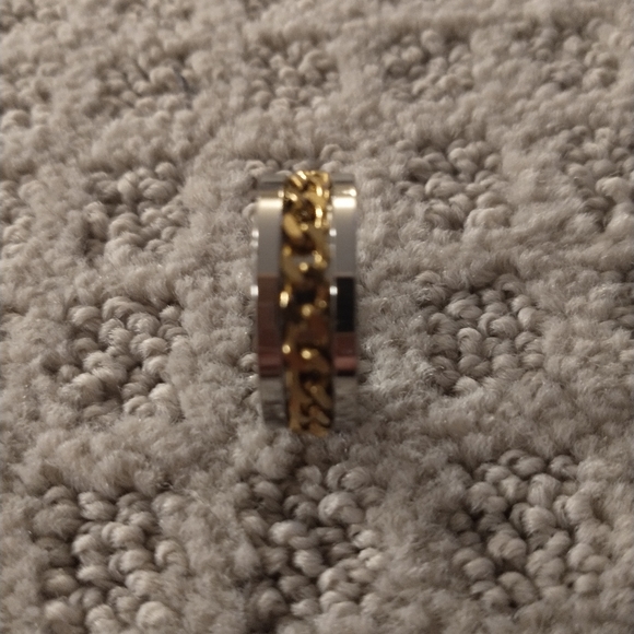 NIP  Men/women's fidget ring, silver and gold toned, size 9 - Picture 4 of 4